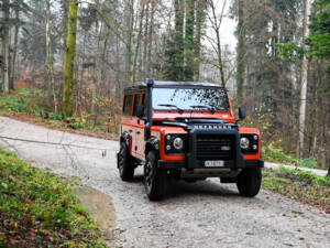 Image 18/39 of Land Rover Defender 110 (2015)