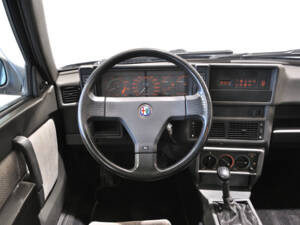 Bild 22/30 von Alfa Romeo 75 2.0 Twin Spark (1988)