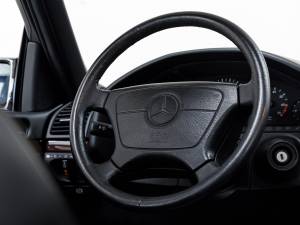 Image 12/28 of Mercedes-Benz 500 SE (1991)