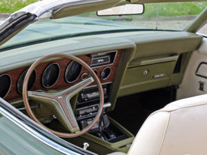 Image 13/28 de Mercury Cougar XR-7 Convertible (1973)