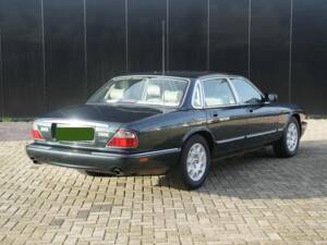 Image 29/30 of Jaguar XJ6 3.2 Sovereign (1997)
