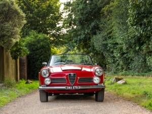 Image 6/27 of Alfa Romeo 2600 Spider (1964)