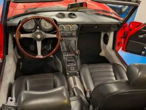 Image 25/43 of Alfa Romeo Spider Veloce 2000 (1982)