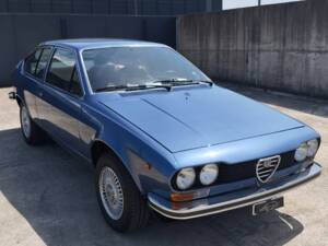 Imagen 2/50 de Alfa Romeo Alfetta GT 1.8 (1975)