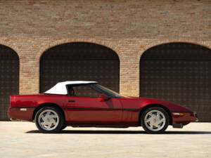 Bild 14/50 von Chevrolet Corvette Convertible (1987)