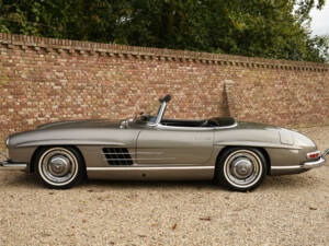 Image 22/50 of Mercedes-Benz 300 SL Roadster (1962)