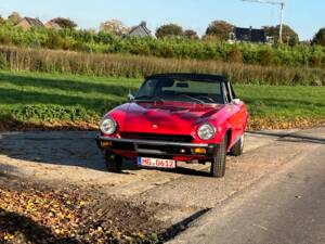 Image 33/37 of FIAT 124 Spider CS1 (1976)