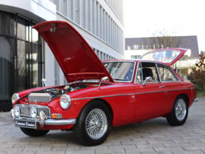 Image 36/67 of MG MGC GT (1969)