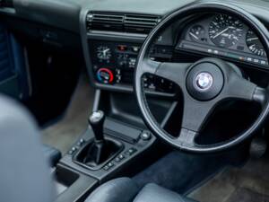 Bild 10/15 von BMW 318i (1993)