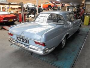 Imagen 5/50 de Mercedes-Benz 220 SE b (1963)