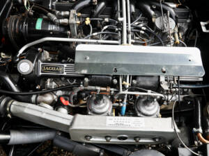Image 44/50 of Jaguar E-Type V12 (1974)