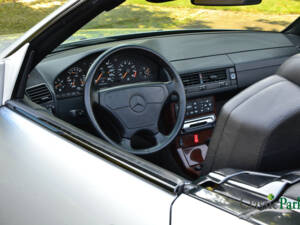 Immagine 32/50 di Mercedes-Benz 300 SL-24 (1993)