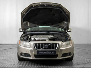 Bild 33/38 von Volvo V 70 2.4 (2007)