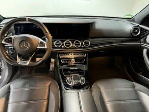 Image 9/15 of Mercedes-Benz AMG E 63 S 4MATIC+ T (2017)