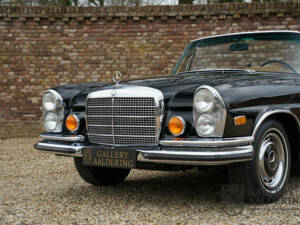 Image 37/50 de Mercedes-Benz 280 SE 3,5 (1971)