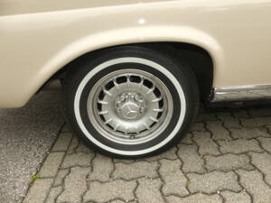 Image 46/73 de Mercedes-Benz 280 SE (1969)