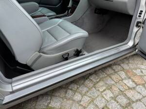 Imagen 92/100 de Mercedes-Benz 300 CE (1992)