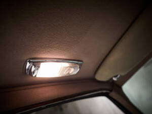 Image 52/99 of Rolls-Royce Corniche I (1979)