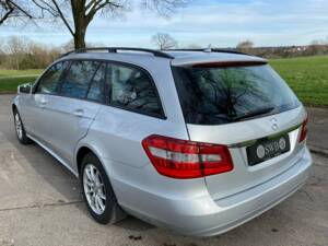 Image 3/27 of Mercedes-Benz E 200 CDI BlueEFFICIENCY T (2010)