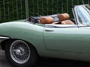 Image 9/60 de Jaguar E-Type (1970)