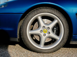 Image 9/72 of Ferrari 550 Maranello (2000)