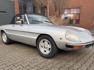 Image 4/71 de Alfa Romeo Spider Veloce 2000 (1977)