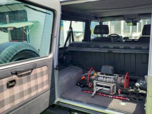Image 41/55 of Mercedes-Benz 200 GE (SWB) (1990)