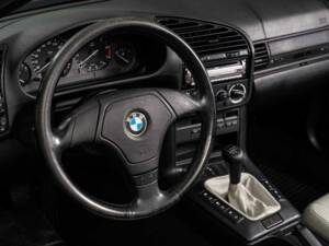 Imagen 12/46 de BMW 318i (1995)