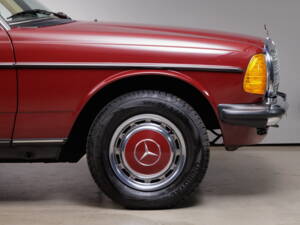 Image 23/50 of Mercedes-Benz 230 TE (1985)