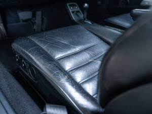 Image 25/45 of Porsche 911 Carrera 2 (1990)