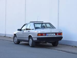 Image 4/18 of Mercedes-Benz 190 E 2.6 (1987)