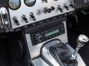 Image 19/44 of Jaguar E-Type 3.8 (1962)