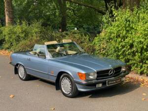 Immagine 29/50 di Mercedes-Benz 500 SL (1989)