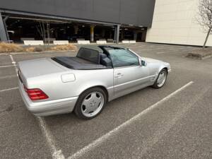 Image 3/4 of Mercedes-Benz SL 500 (1996)