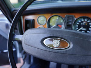 Bild 28/50 von Jaguar XJ 6 C 4.2 (1975)