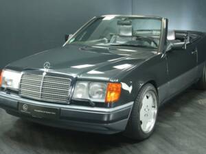 Image 1/30 de Mercedes-Benz 300 CE-24 (1993)