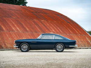 Image 8/33 de Aston Martin DB 4 (1963)