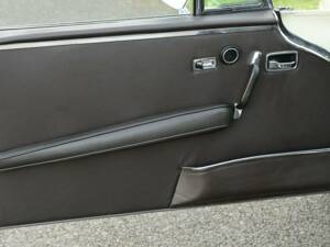 Image 38/50 of Mercedes-Benz 280 SE 3,5 (1971)