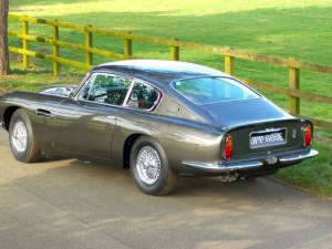 Image 6/36 of Aston Martin DB 6 Vantage (1968)