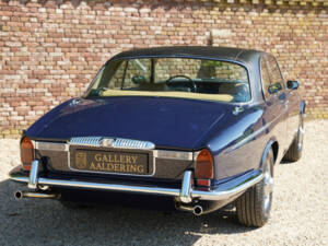 Image 45/50 of Jaguar XJ 6 C 4.2 (1977)