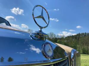 Image 21/49 de Mercedes-Benz 230&#x2F;4 (1974)