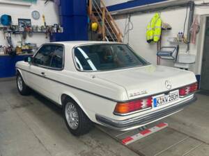 Bild 4/8 von Mercedes-Benz 280 CE (1982)