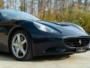 Bild 38/50 von Ferrari California (2010)