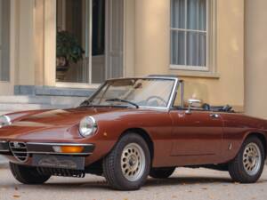 Image 2/34 of Alfa Romeo 2000 Spider Veloce (1980)