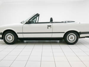 Imagen 2/22 de BMW 325i (1989)