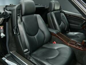 Immagine 20/30 di Mercedes-Benz SL 600 (2001)