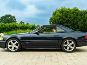 Immagine 4/50 di Mercedes-Benz SL 500 (1998)