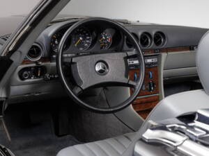 Image 24/44 of Mercedes-Benz 300 SL (1988)