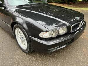 Image 16/50 de BMW 735i (2001)