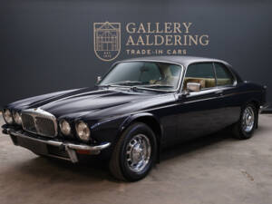 Image 1/5 de Daimler Sovereign 4.2 (1976)